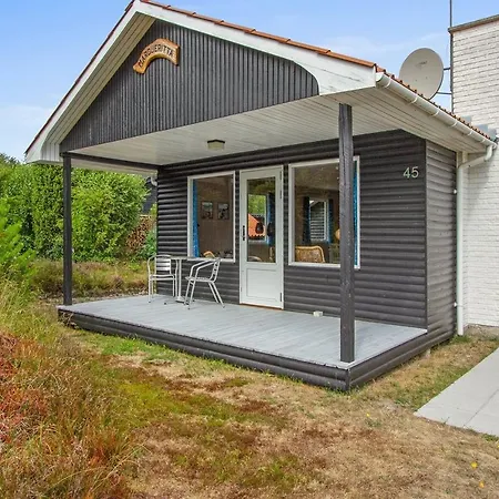 Three-bedroom Holiday In *